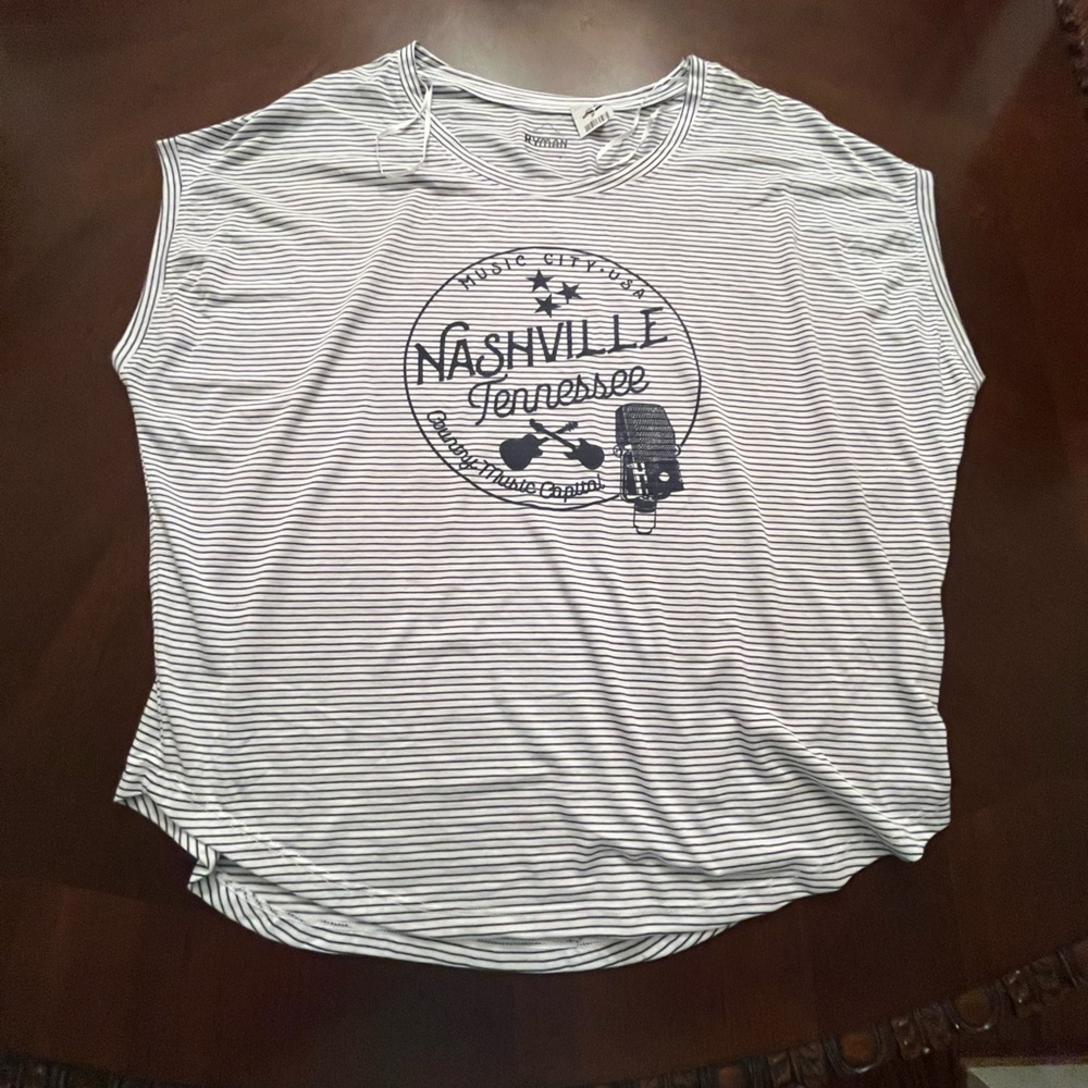 Ryman Auditorium women’s Top NWT 🎼🤠
